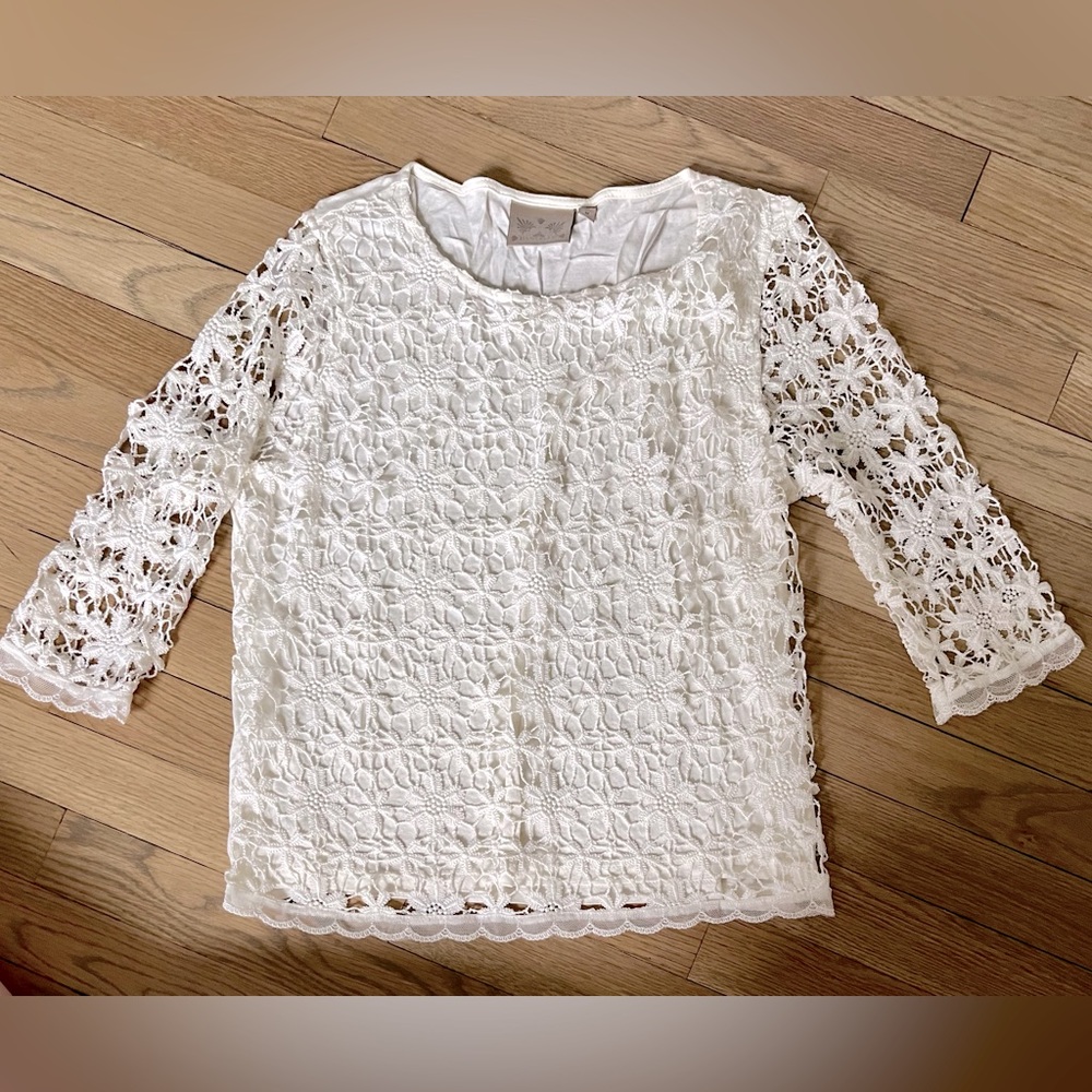 Dantelle Crochet Top. Size Medium.